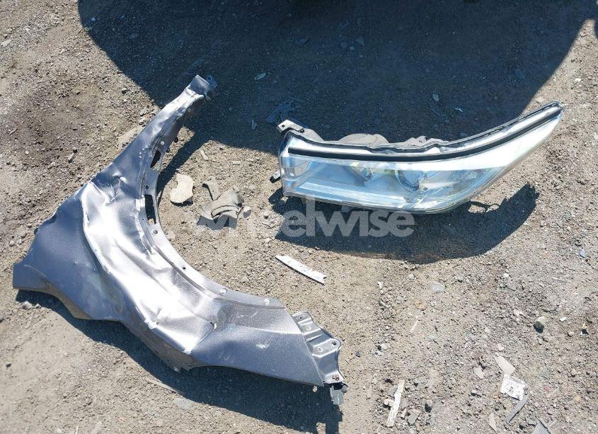 Photo 12 of 2018 Toyota Highlander LE (VIN 5TDZARFH8JS033994)