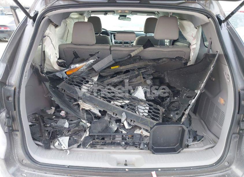 Photo 12 of 2018 Toyota Highlander LE (VIN 5TDZARFH8JS034143)