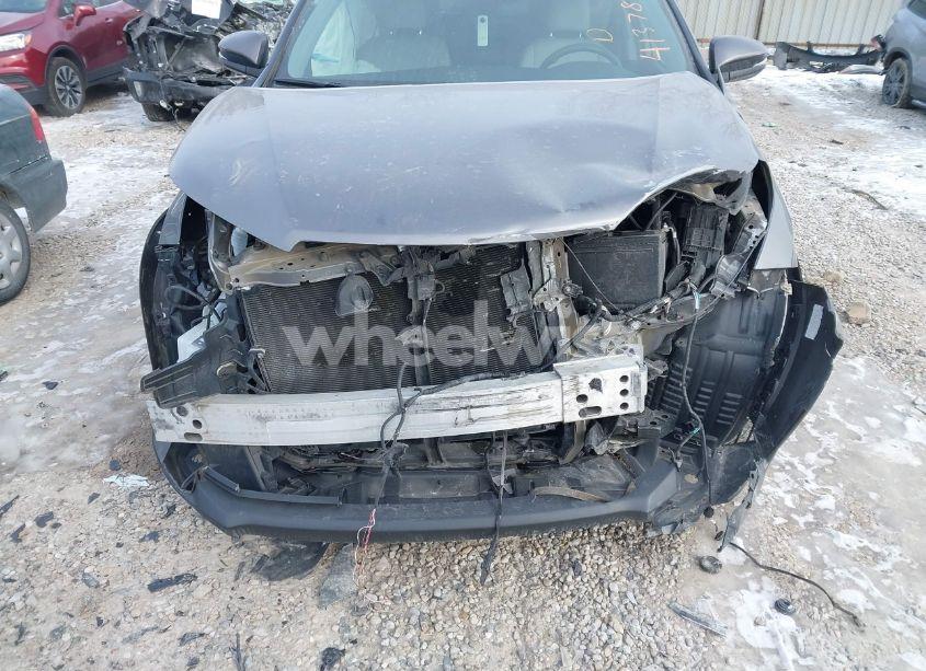 Photo 13 of 2018 Toyota Highlander LE (VIN 5TDZARFH8JS034143)