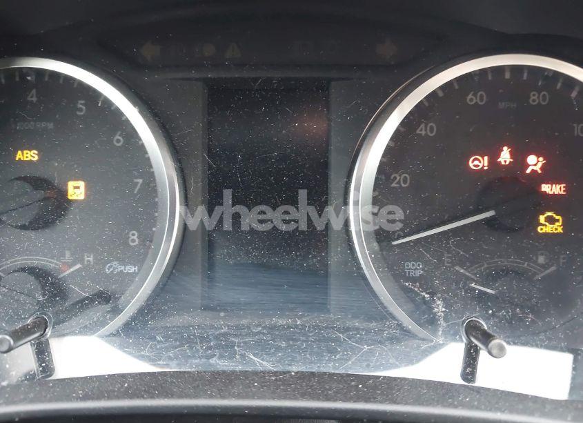 Photo 7 of 2018 Toyota Highlander LE (VIN 5TDZARFH8JS034143)