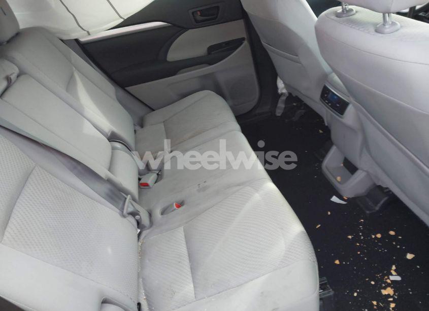 Photo 8 of 2018 Toyota Highlander LE (VIN 5TDZARFH8JS034143)