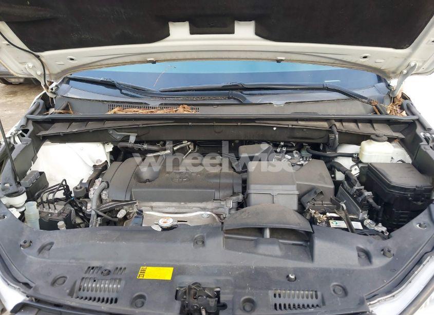 Photo 10 of 2018 Toyota Highlander LE (VIN 5TDZARFH8JS039911)