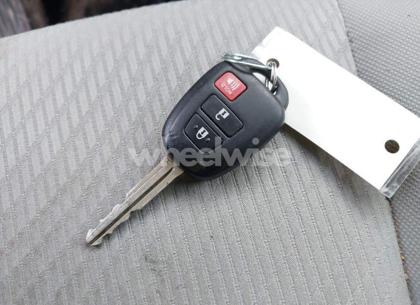 Photo 11 of 2018 Toyota Highlander LE (VIN 5TDZARFH8JS039911)