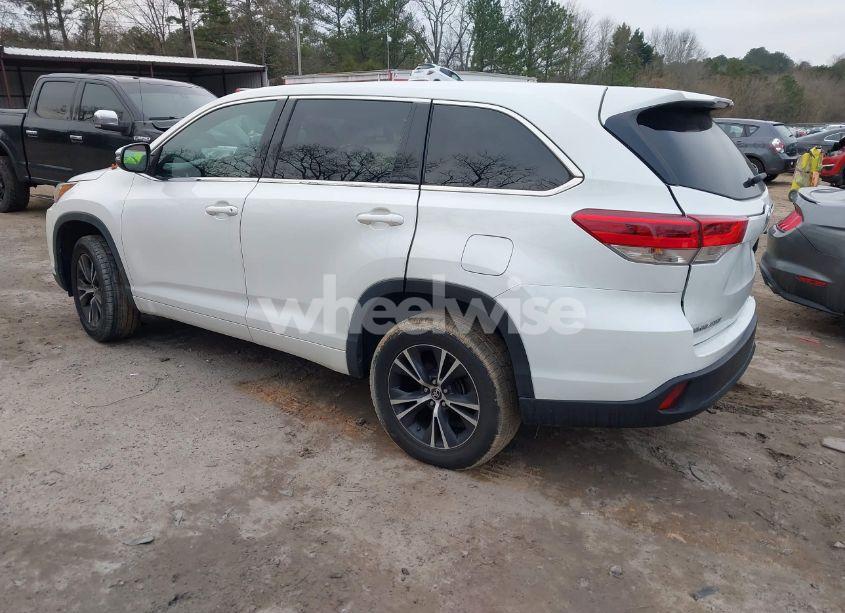 Photo 3 of 2018 Toyota Highlander LE (VIN 5TDZARFH8JS039911)