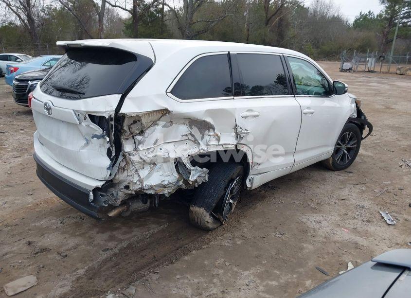 Photo 4 of 2018 Toyota Highlander LE (VIN 5TDZARFH8JS039911)