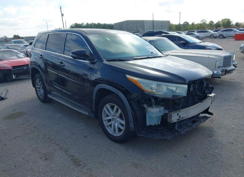 2015 Toyota Highlander LE (VIN 5TDZARFH9FS016239) main photo
