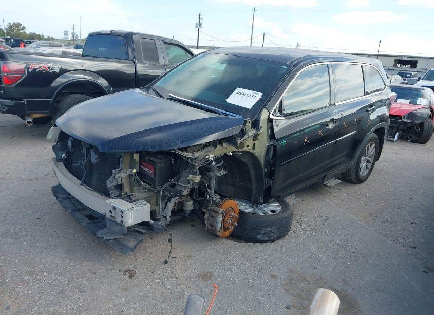 Photo 2 of 2015 Toyota Highlander LE (VIN 5TDZARFH9FS016239)