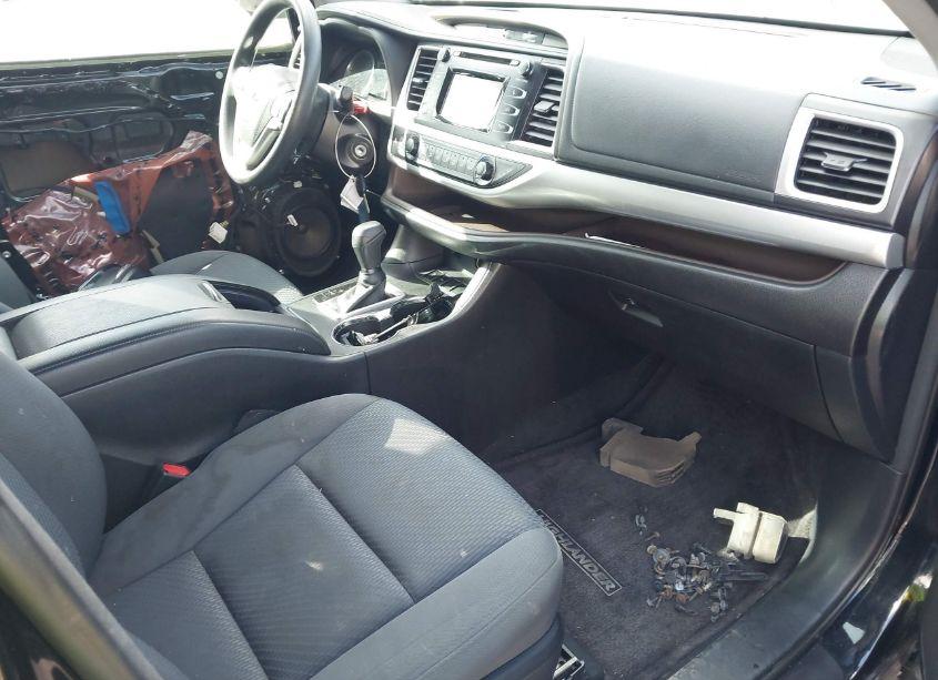 Photo 5 of 2015 Toyota Highlander LE (VIN 5TDZARFH9FS016239)