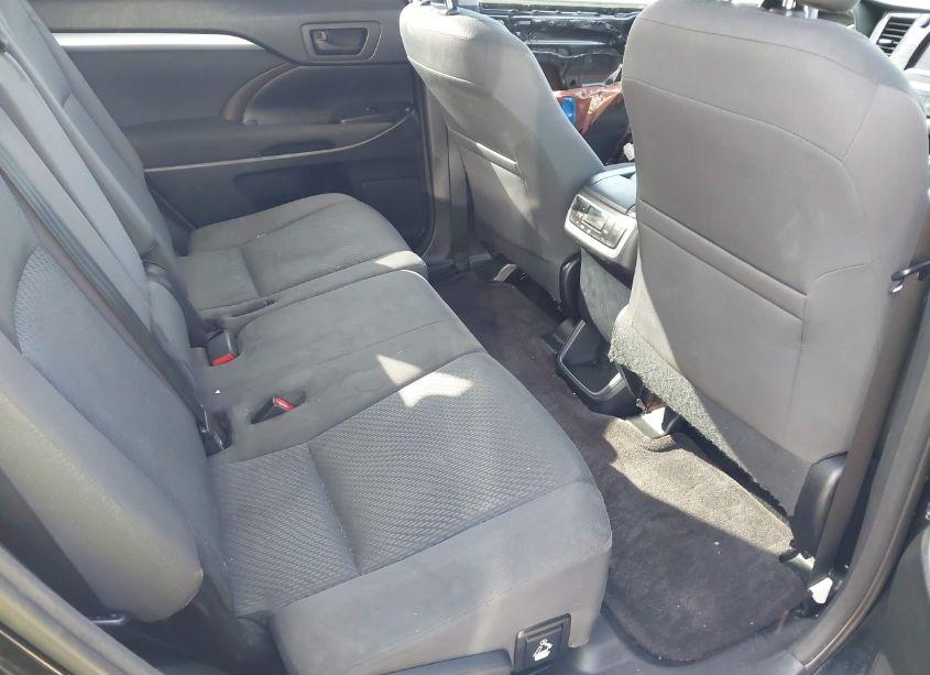 Photo 8 of 2015 Toyota Highlander LE (VIN 5TDZARFH9FS016239)