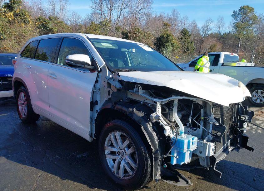 2016 Toyota Highlander LE (VIN 5TDZARFH9GS018591) main photo