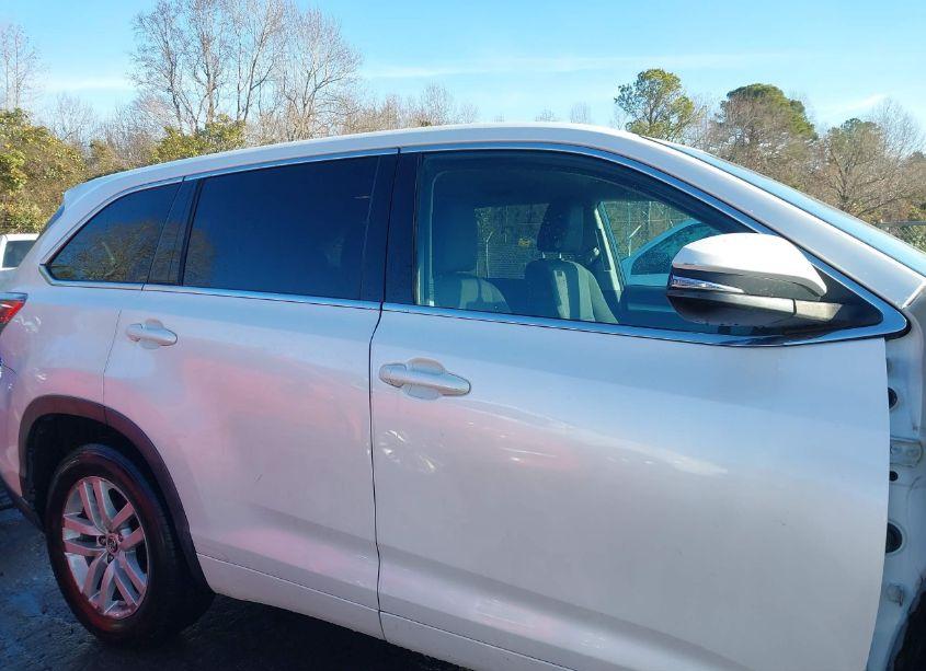 Photo 14 of 2016 Toyota Highlander LE (VIN 5TDZARFH9GS018591)