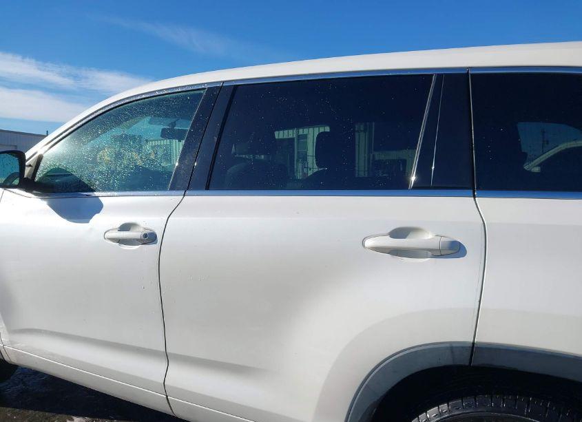 Photo 15 of 2016 Toyota Highlander LE (VIN 5TDZARFH9GS018591)