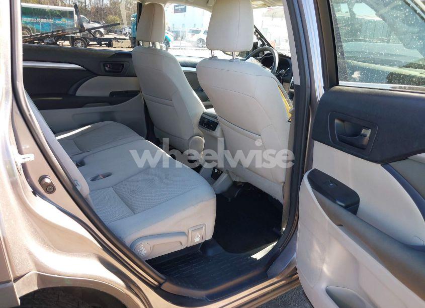 Photo 8 of 2016 Toyota Highlander LE (VIN 5TDZARFH9GS022995)
