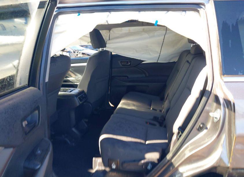 Photo 8 of 2017 Toyota Highlander LE (VIN 5TDZARFH9HS028412)