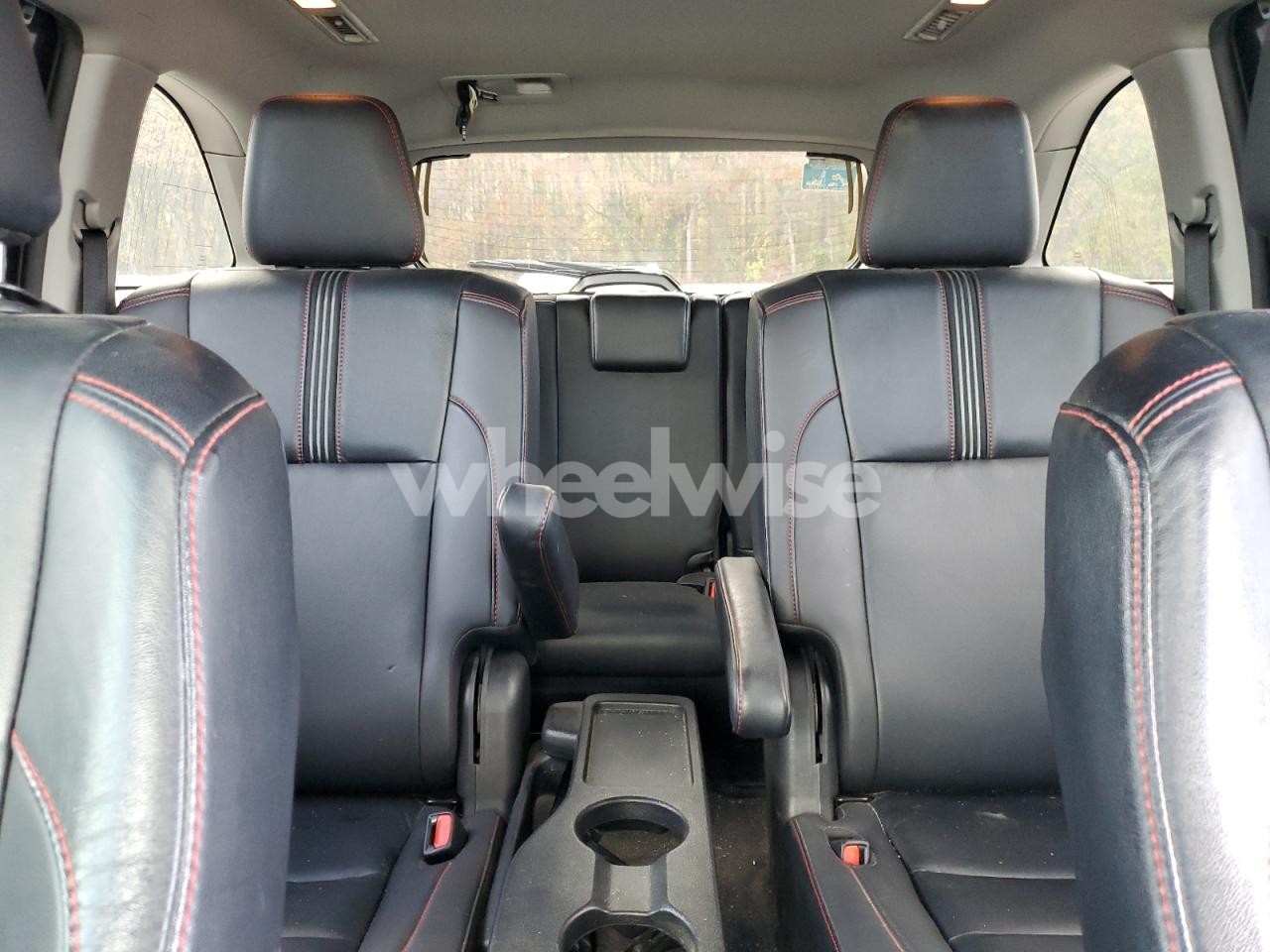 Photo 10 of 2019 TOYOTA HIGHLANDER SE N/A (VIN 5TDZARFH9JS041490)