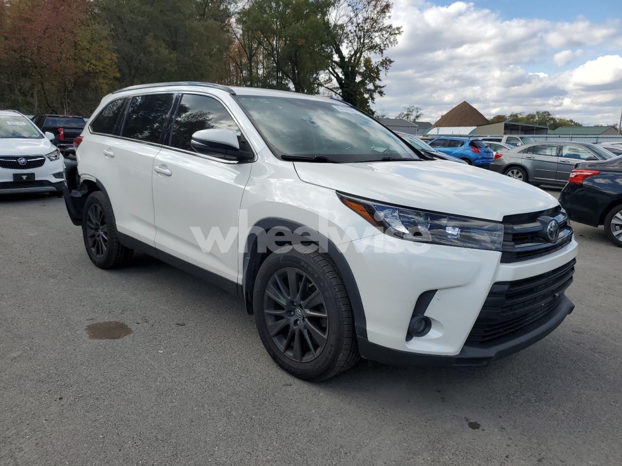 Photo 4 of 2019 TOYOTA HIGHLANDER SE N/A (VIN 5TDZARFH9JS041490)