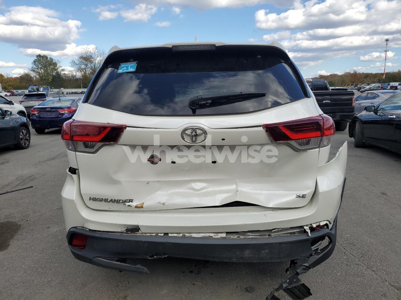 Photo 6 of 2019 TOYOTA HIGHLANDER SE N/A (VIN 5TDZARFH9JS041490)