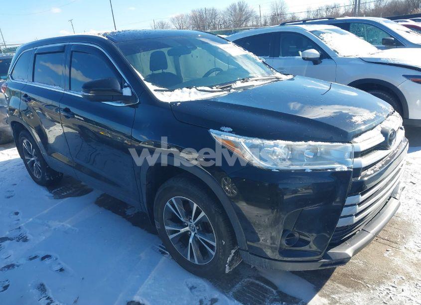 2019 Toyota Highlander LE (VIN 5TDZARFHXKS042195) main photo