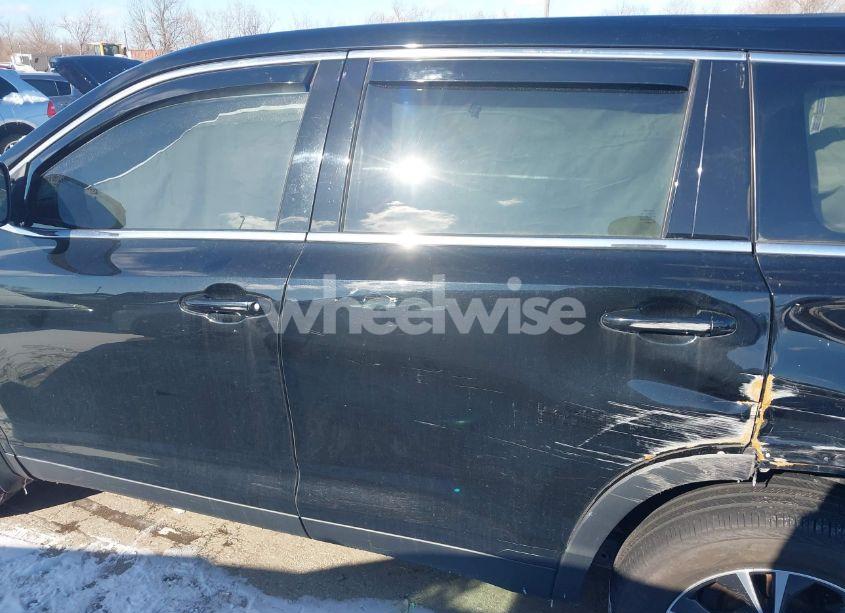 Photo 14 of 2019 Toyota Highlander LE (VIN 5TDZARFHXKS042195)