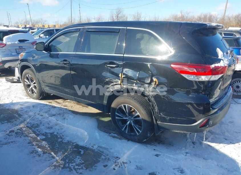 Photo 3 of 2019 Toyota Highlander LE (VIN 5TDZARFHXKS042195)