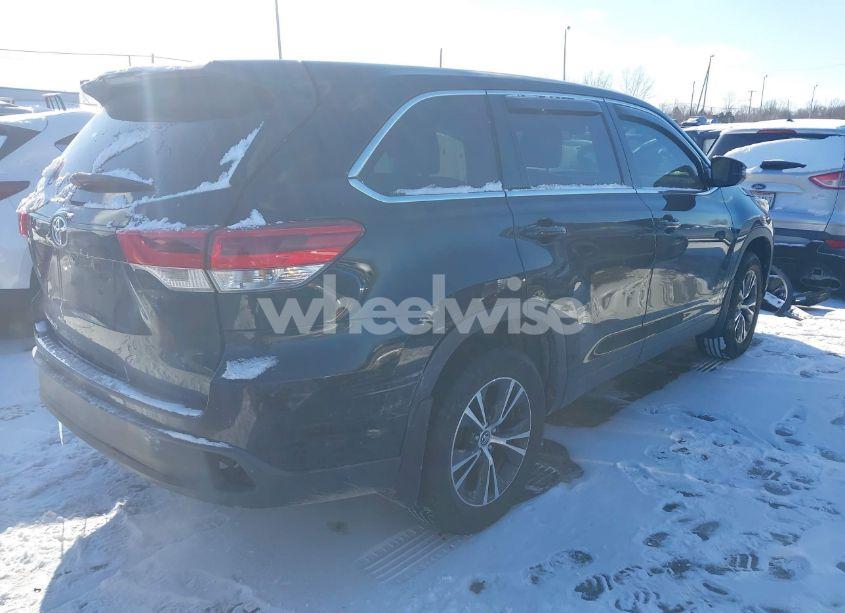 Photo 4 of 2019 Toyota Highlander LE (VIN 5TDZARFHXKS042195)