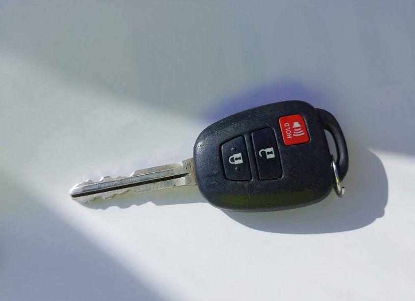 Photo 11 of 2019 Toyota Highlander LE (VIN 5TDZARFHXKS050183)