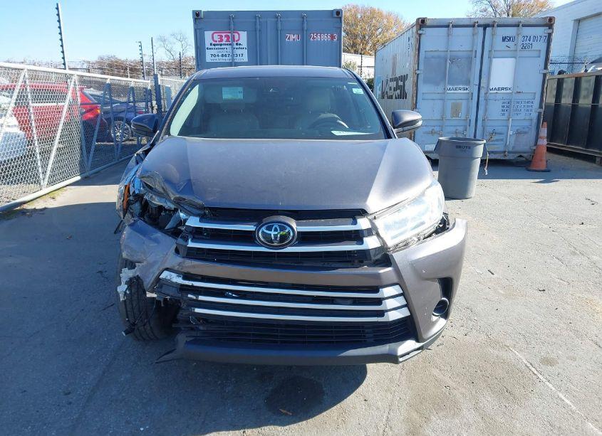 Photo 12 of 2019 Toyota Highlander LE (VIN 5TDZARFHXKS050183)
