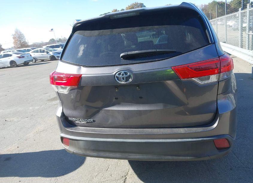 Photo 16 of 2019 Toyota Highlander LE (VIN 5TDZARFHXKS050183)