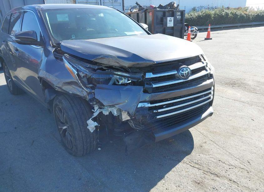 Photo 6 of 2019 Toyota Highlander LE (VIN 5TDZARFHXKS050183)