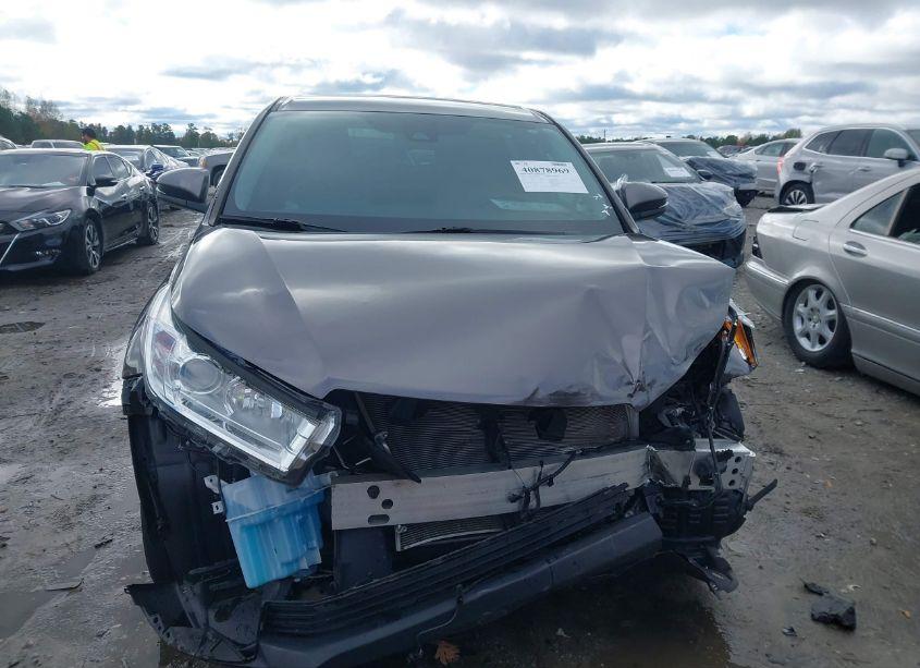 Photo 13 of 2019 Toyota Highlander LE (VIN 5TDZARFHXKS056100)