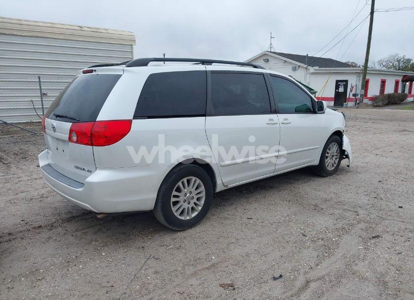 Photo 4 of 2007 Toyota Sienna XLE (VIN 5TDZK22C07S034483)