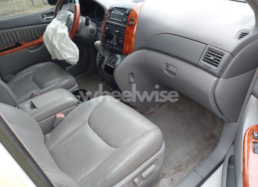 Photo 5 of 2007 Toyota Sienna XLE (VIN 5TDZK22C07S034483)