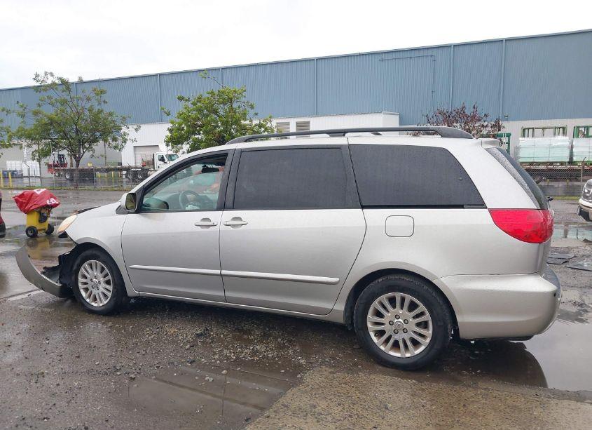 Photo 15 of 2007 Toyota Sienna XLE (VIN 5TDZK22C07S041840)