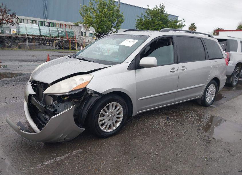 Photo 2 of 2007 Toyota Sienna XLE (VIN 5TDZK22C07S041840)