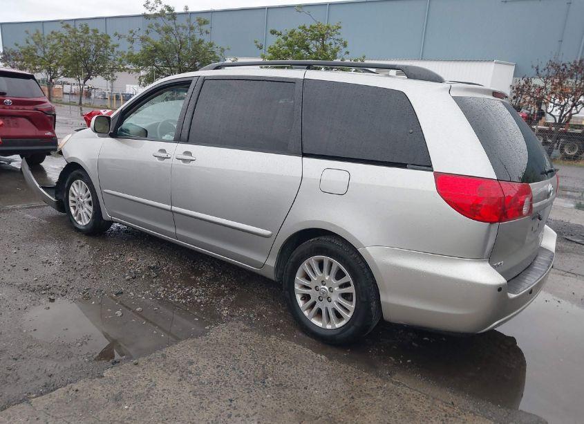 Photo 3 of 2007 Toyota Sienna XLE (VIN 5TDZK22C07S041840)