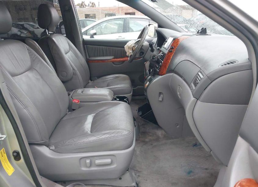 Photo 5 of 2007 Toyota Sienna XLE (VIN 5TDZK22C07S041840)