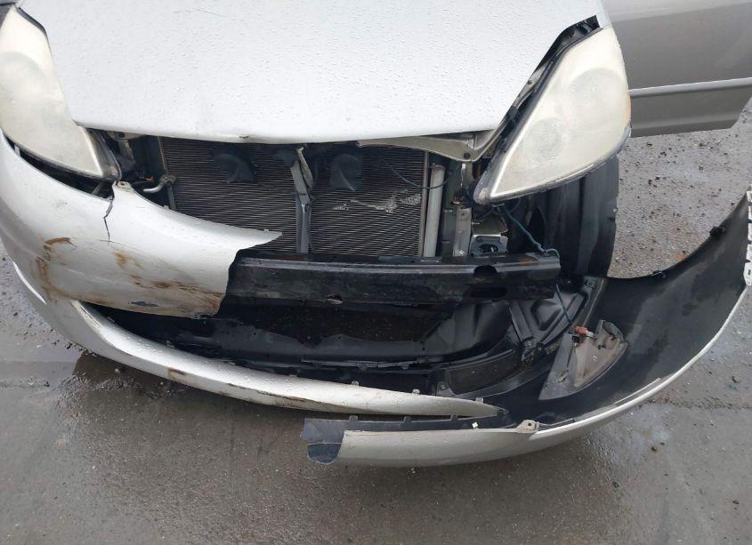 Photo 6 of 2007 Toyota Sienna XLE (VIN 5TDZK22C07S041840)