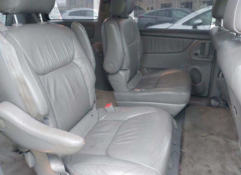 Photo 8 of 2007 Toyota Sienna XLE (VIN 5TDZK22C07S041840)