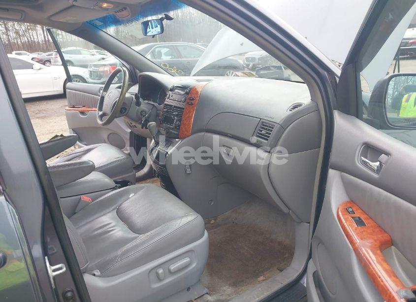 Photo 5 of 2007 Toyota Sienna XLE (VIN 5TDZK22C07S059464)