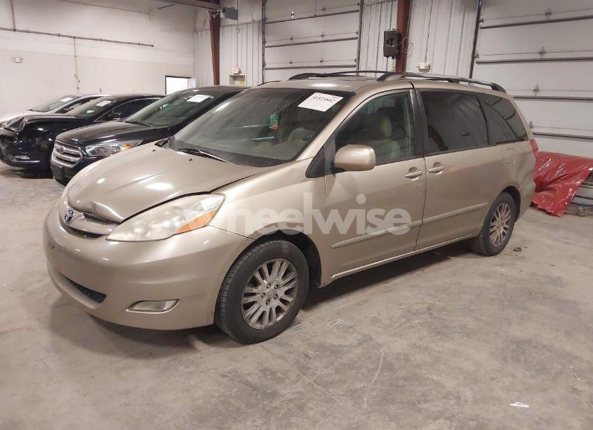 Photo 2 of 2007 Toyota Sienna XLE (VIN 5TDZK22C07S099205)