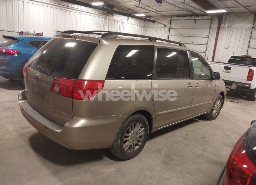 Photo 4 of 2007 Toyota Sienna XLE (VIN 5TDZK22C07S099205)