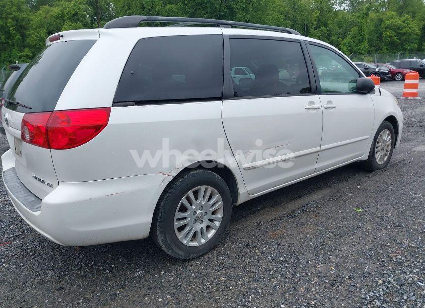 Photo 4 of 2008 Toyota Sienna XLE (VIN 5TDZK22C08S100113)