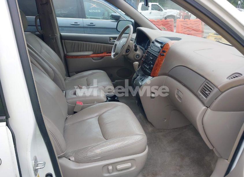 Photo 5 of 2008 Toyota Sienna XLE (VIN 5TDZK22C08S100113)