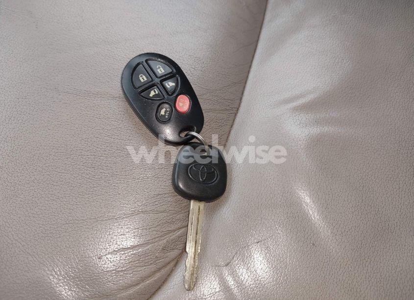 Photo 11 of 2008 Toyota Sienna XLE (VIN 5TDZK22C08S118773)