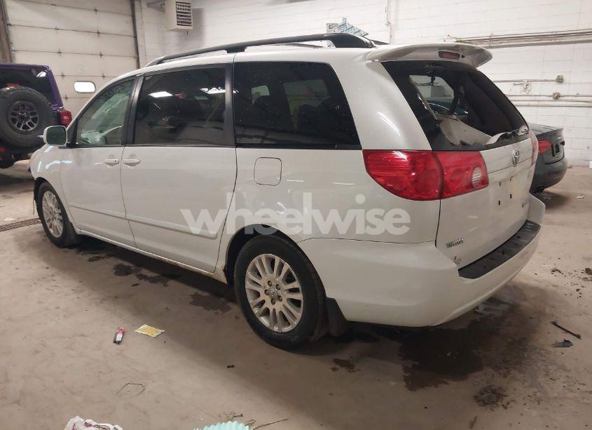 Photo 3 of 2008 Toyota Sienna XLE (VIN 5TDZK22C08S132382)