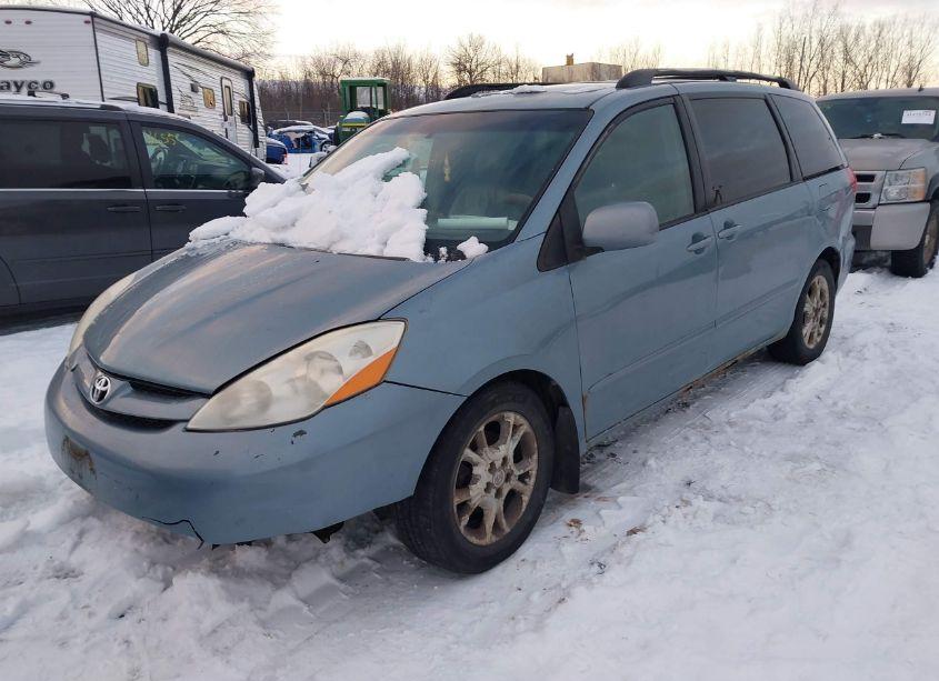 Photo 2 of 2008 Toyota Sienna XLE (VIN 5TDZK22C08S183624)