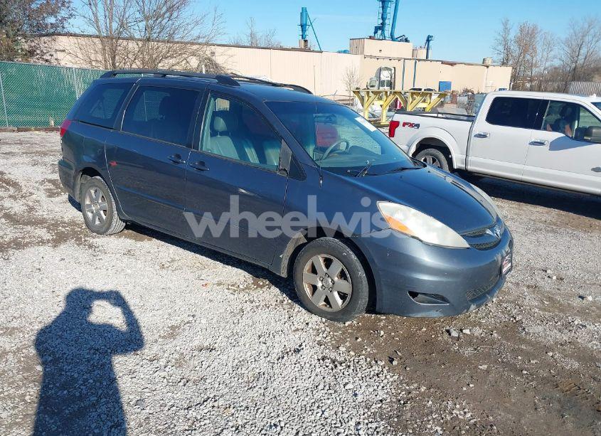 2008 Toyota Sienna XLE (VIN 5TDZK22C08S223667) main photo