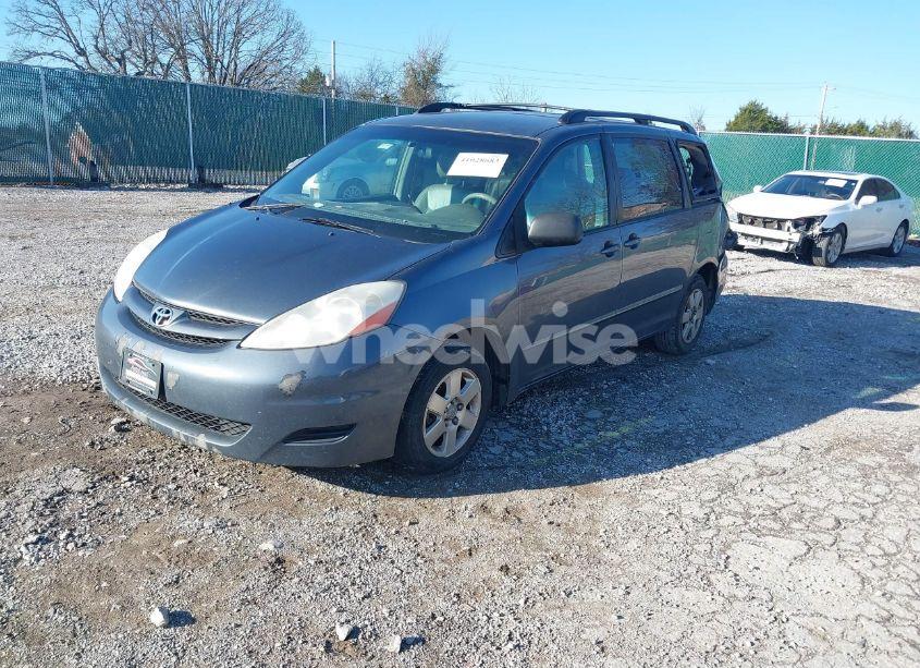 Photo 2 of 2008 Toyota Sienna XLE (VIN 5TDZK22C08S223667)