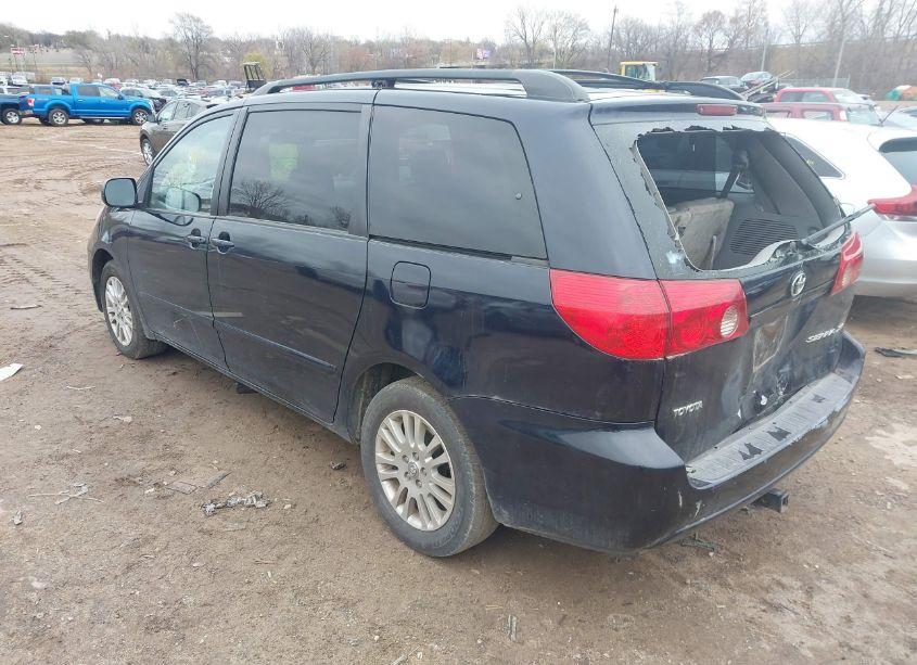 Photo 3 of 2007 Toyota Sienna XLE (VIN 5TDZK22C17S092456)