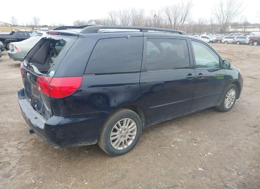 Photo 4 of 2007 Toyota Sienna XLE (VIN 5TDZK22C17S092456)